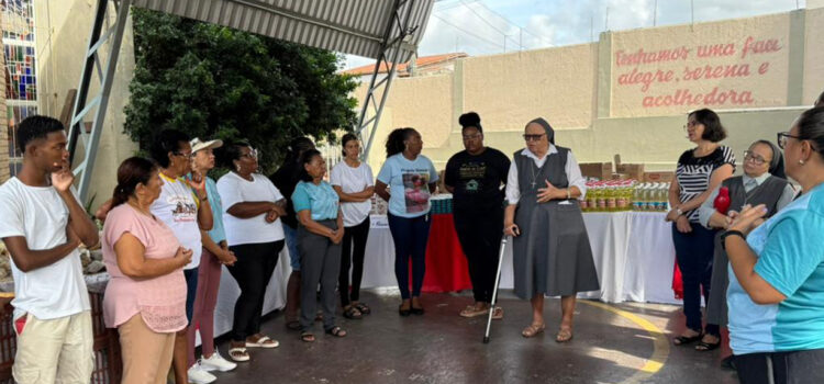 Dispensário Santana distribui cestas básicas e peixe para mais de 700 famílias na Semana Santa