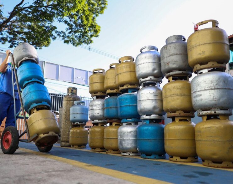 Governo do Brasil abre crédito de R$ 330 milhões para frear alta do gás de cozinha