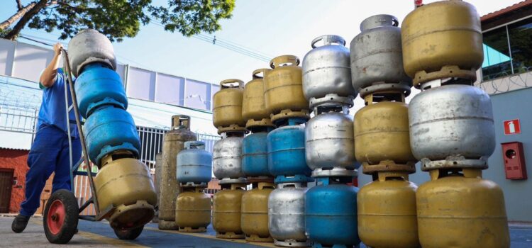Governo do Brasil abre crédito de R$ 330 milhões para frear alta do gás de cozinha