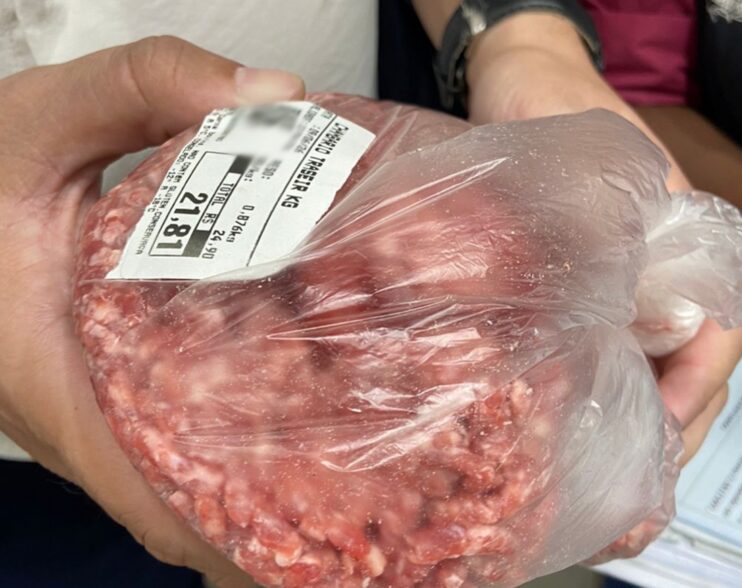 PROCON autua supermercado atacadista por descumprimento à Lei da Carne Moída