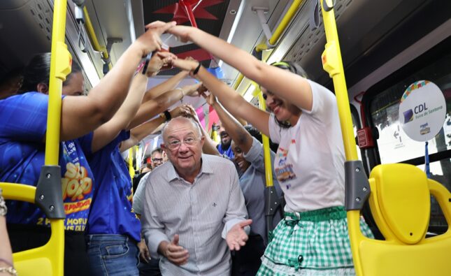 Forró no Buzú contagia passageiros e projeta animação dos festejos juninos em Feira de Santana