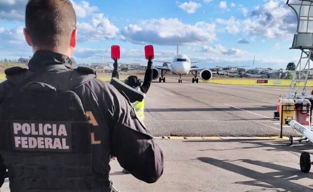 PF apreende 107 kg de drogas e prende 12 pessoas no Aeroporto de Guarulhos