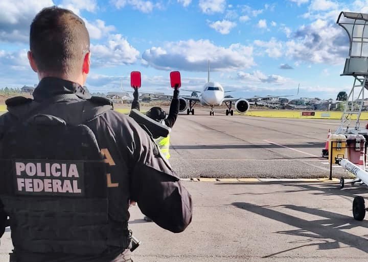 PF apreende 107 kg de drogas e prende 12 pessoas no Aeroporto de Guarulhos