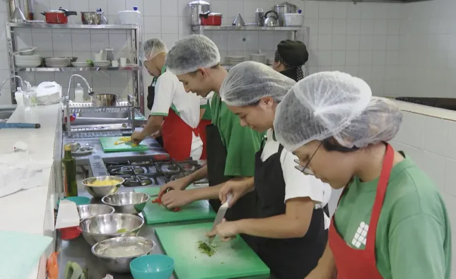 Desemprego até maio cai para 5,6%, o menor já registrado no período