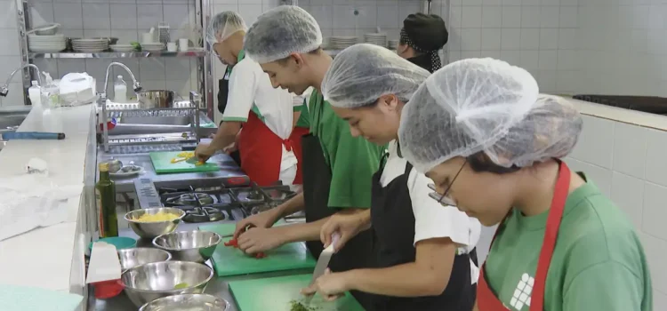 Desemprego até maio cai para 5,6%, o menor já registrado no período