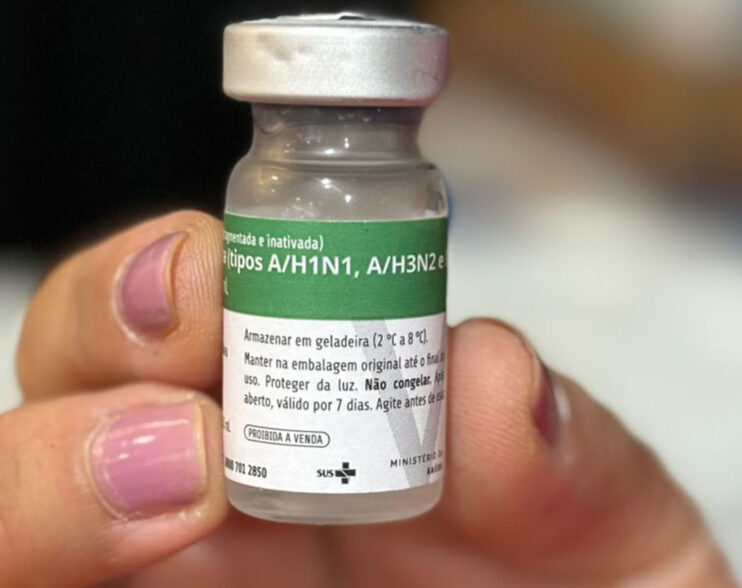 Saúde aplica 873 doses da vacina contra a gripe durante ação no Shopping Avenida