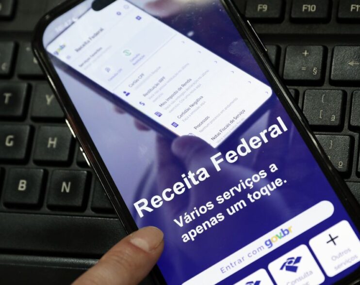 Receita paga nesta terça maior lote de restituição do IR da história