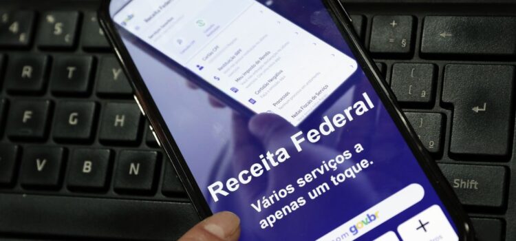 Receita paga nesta terça maior lote de restituição do IR da história