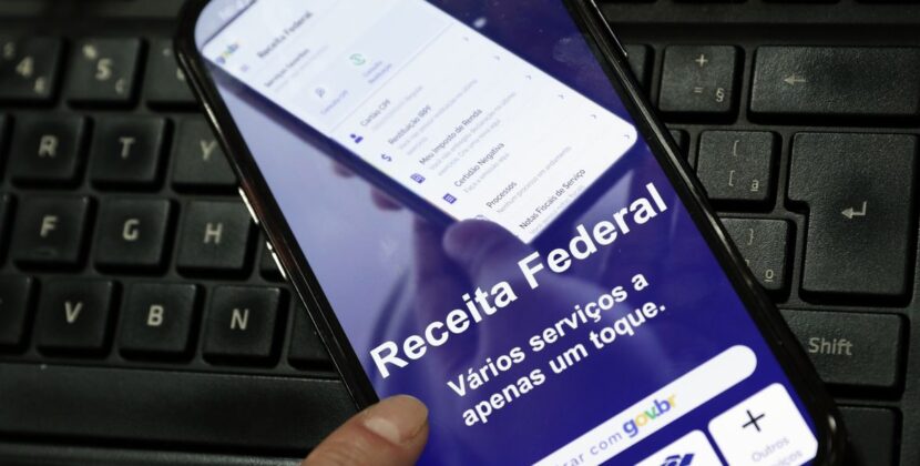 Receita paga nesta terça maior lote de restituição do IR da história
