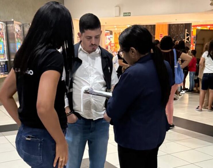 Cinema é notificado após denúncia realizada via aplicativo Procon Feira
