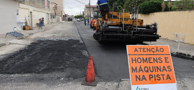 Obras de pavimentação asfáltica avançam no bairro Brasília e chegam a mais quatro ruas