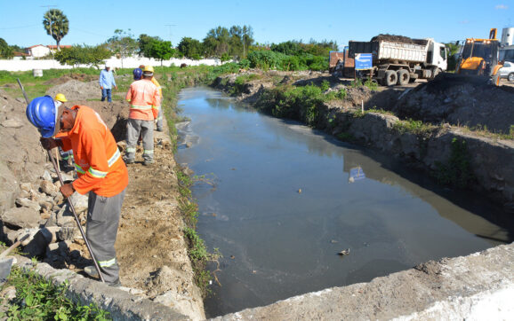Obras em pontilhão devem destravar trânsito na rua Lopes Rodrigues