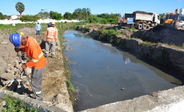 Obras em pontilhão devem destravar trânsito na rua Lopes Rodrigues