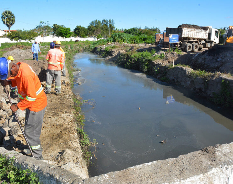 Obras em pontilhão devem destravar trânsito na rua Lopes Rodrigues