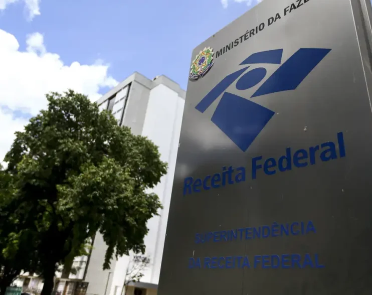 Receita paga nesta segunda último lote de restituição do IR 2026