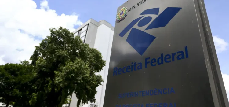 Receita paga nesta segunda último lote de restituição do IR 2026