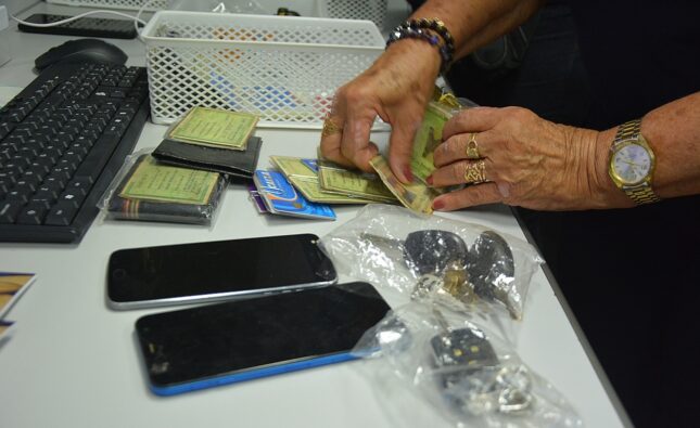 41 documentos e objetos são registrados pela Central de Achados e Perdidos durante a Expofeira