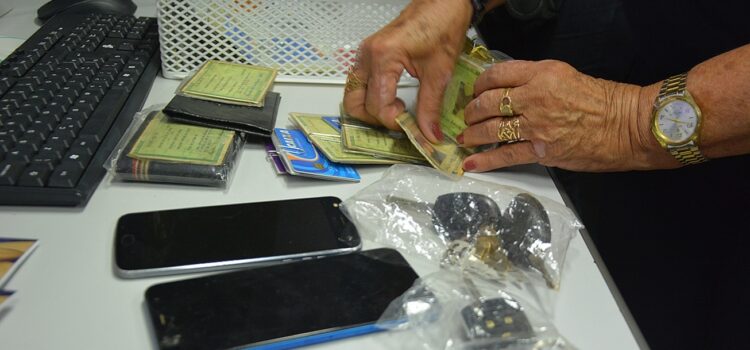 41 documentos e objetos são registrados pela Central de Achados e Perdidos durante a Expofeira