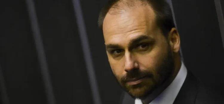 Ministério da Justiça demite Eduardo Bolsonaro da Polícia Federal por abandono de cargo