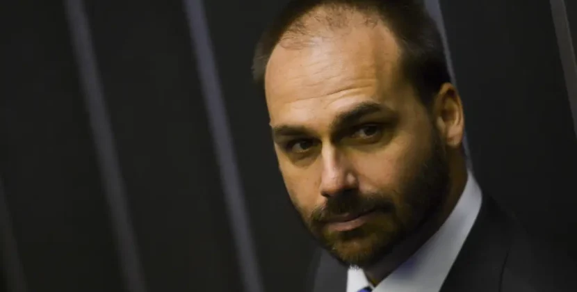 Ministério da Justiça demite Eduardo Bolsonaro da Polícia Federal por abandono de cargo