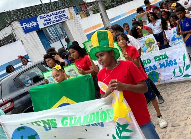 Desfile da Escola Municipal Josenita Nery celebra a infância em Feira de Santana