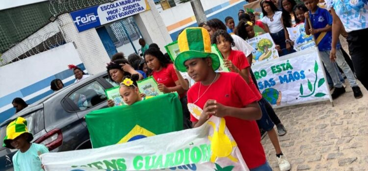 Desfile da Escola Municipal Josenita Nery celebra a infância em Feira de Santana