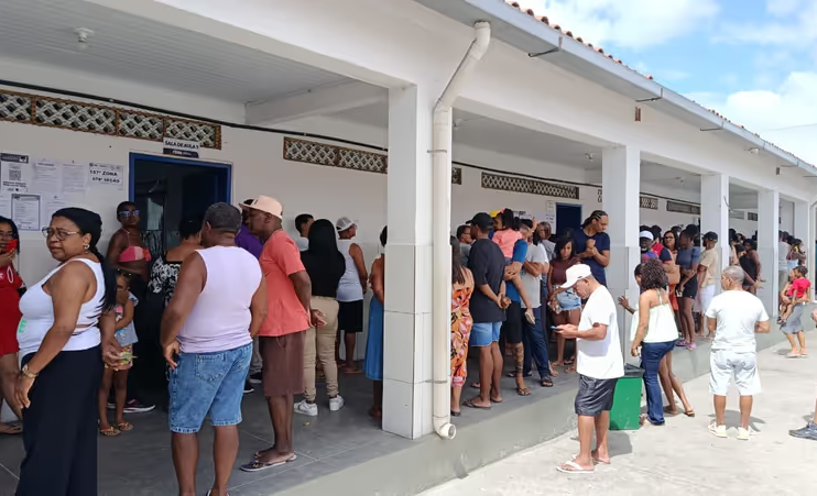 Coordenador da Zona 156 explica substituição de urnas e andamento das eleições em Feira
