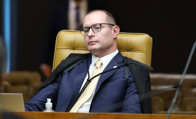 Cristiano Zanin determina extensão do horário de votação até as 19h em todo o país